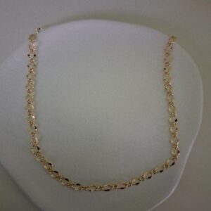 Collar dorado de diseño moderno con eslabones ovalados