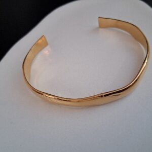 Pulsera Dorada Tipo Brazalete Abierto