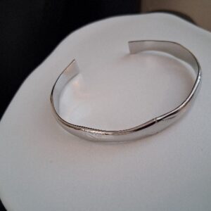 Pulsera Plateada Tipo Brazalete Abierto