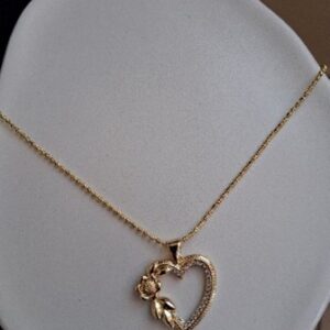 Collar Corazón Oro con Detalle Floral