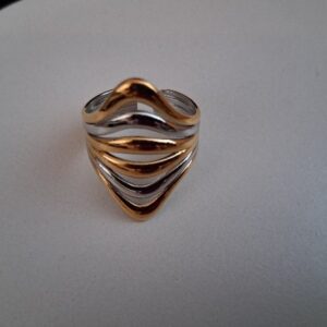 Anillo Bicolor de Diseño Ondulado