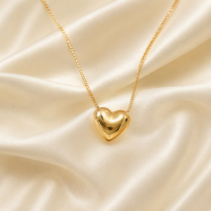 Collar dorado de corazón