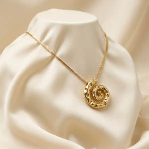 Collar dorado de espiral