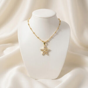Collar dorado de estrella