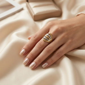 Anillo dorado y plateado